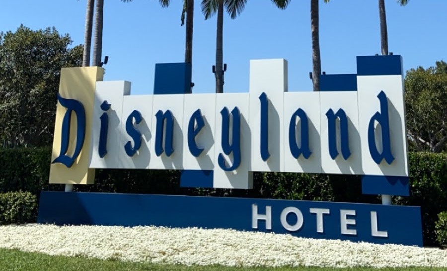 Disneyland Hotel sign